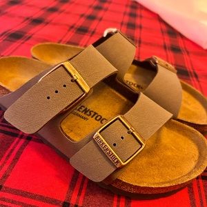 New with tags! Arizona style Birkenstocks